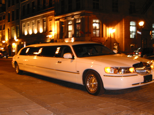 montreal limousines 24 hours by night  Pierre elliott trudeau airport services handicapped services secure services montreal by night montreal night clubs old port of montreal by night